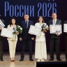Александр Шуваев вручил денежные сертификаты лучшим учителям Белгородской области