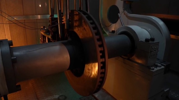 Элементы тормозной системы поезда ВСМ «Москва — Санкт-Петербург» на испытаниях разогнали до 400 км/ч Элементы тормозной системы поезда ВСМ «Москва — Санкт-Петербург» на испытаниях разогнали до 400 км/ч