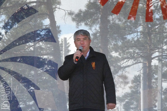 Алексей Цыденов вручил легендарной Цэгмид медаль за заслуги перед Бурятией
