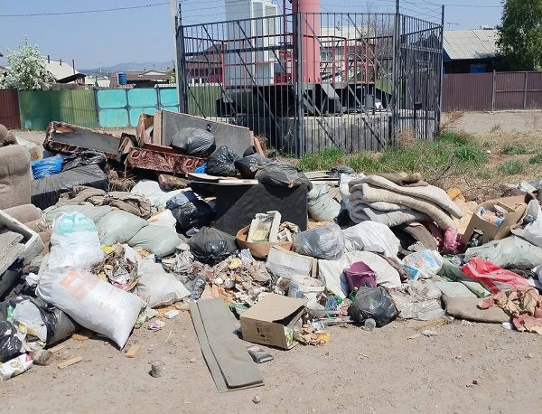 В Улан-Удэ подчищают стихийные помойки