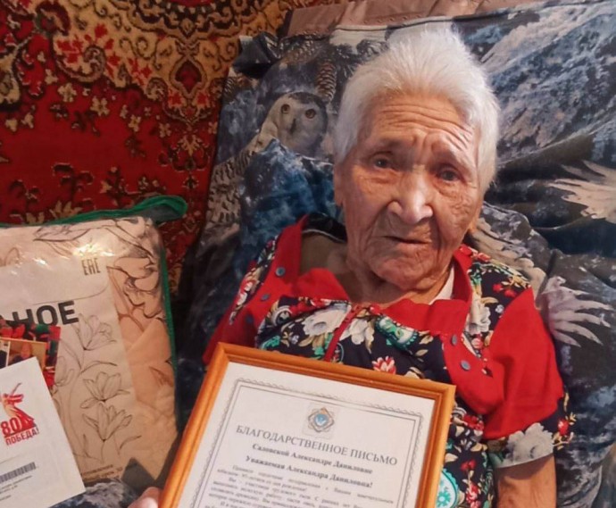 В районе Бурятии труженицу тыла поздравили с 95-летием