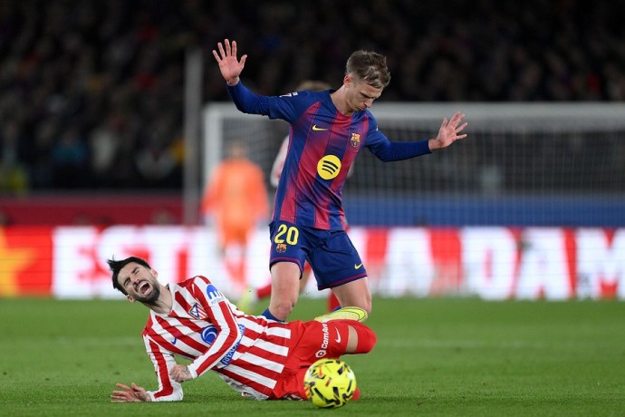 Левандовский кошмарно пробил пенальти, но "Барселона" всё равно победила "Атлетико"