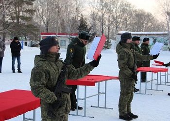 Новобранцы в Приамурье приняли военную присягу Новобранцы в Приамурье приняли военную присягу