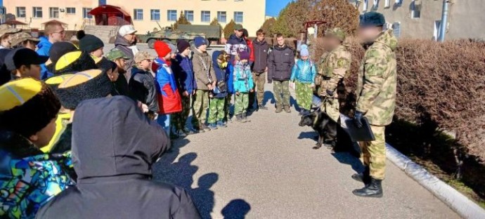 Астраханские росгвардейцы обучили юных казаков тактической медицине