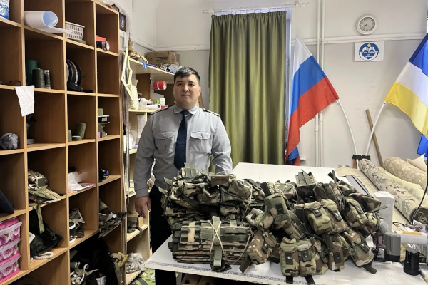 Заключённые из Бурятии сплели маскировочные сети для участников СВО Заключённые из Бурятии сплели маскировочные сети для участников СВО