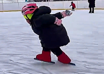 Бесплатный каток с видом на российский берег заработал на набережной в Хэйхэ