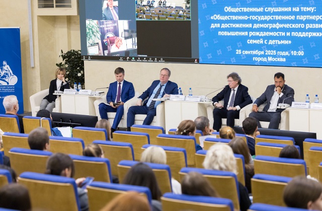 «Большой семье должно быть удобно!» - Артём Здунов принял участие в общественных слушаниях по вопросам демографии