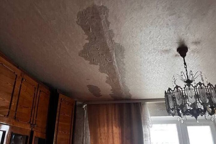 В Ясиноватском МО в результате ремонта кровли подтопило квартиры дома В Ясиноватском МО в результате ремонта кровли подтопило квартиры дома