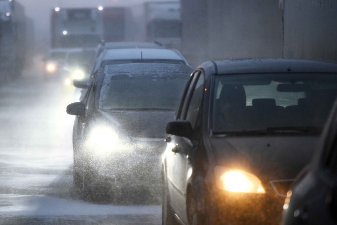 Минтранс Подмосковья призвал водителей придерживаться «зимней манеры» вождения Минтранс Подмосковья призвал водителей придерживаться «зимней манеры» вождения