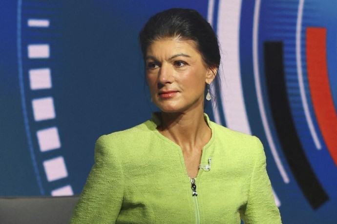 Вагенкнехт призвала Евросоюз предложить снятие санкций с России Вагенкнехт призвала Евросоюз предложить снятие санкций с России