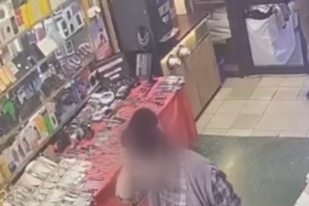 Продавец метнул табуретку в коллегу-женщину на рынке в Москве, возбуждено дело Продавец метнул табуретку в коллегу-женщину на рынке в Москве, возбуждено дело