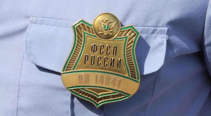 Белгородские коммунальщики заплатили 150 тысяч рублей за упавшую на машину глыбу льда