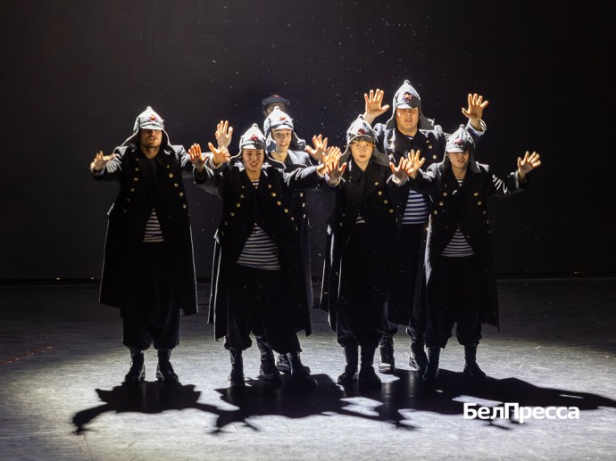 В Белгороде сыграли премьеру спектакля «Мальчиш-Кибальчиш» В Белгороде сыграли премьеру спектакля «Мальчиш-Кибальчиш»