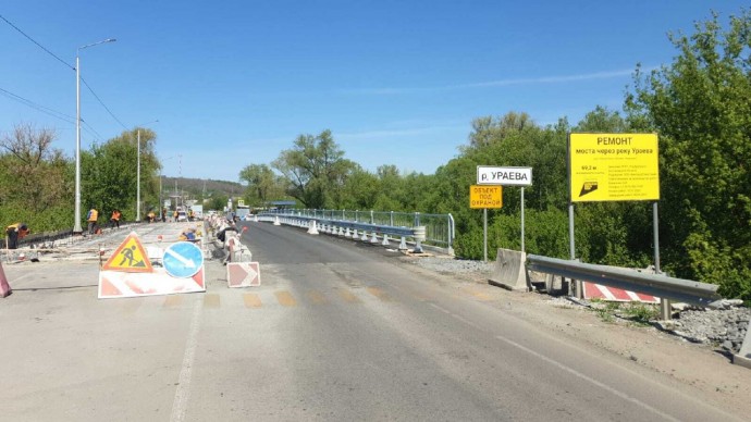 Белгородские дорожники ремонтируют мост через реку Ураева в Вейделевке