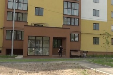 В российском городе жителей аварийного дома переселили в недострой