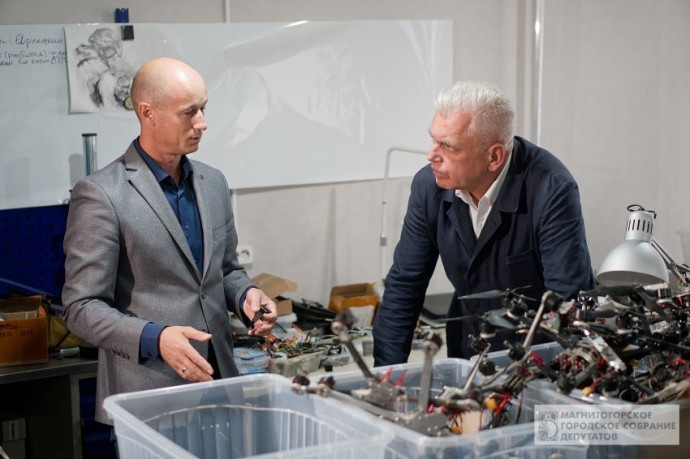 В Магнитогорске ремонтируют неисправные дроны и отправляют на СВО В Магнитогорске ремонтируют неисправные дроны и отправляют на СВО