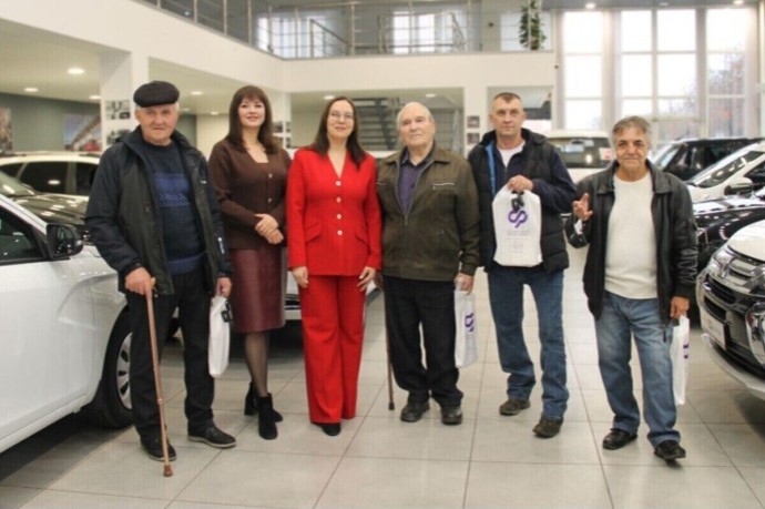 Ключи от машин получили четверо пострадавших на производстве жителя Орловской области Ключи от машин получили четверо пострадавших на производстве жителя Орловской области