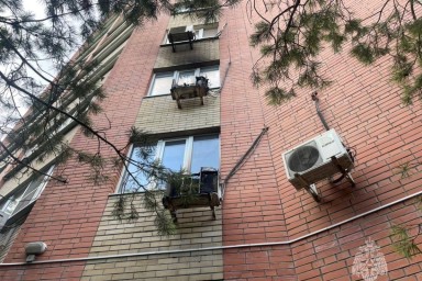 В многоэтажке Ростова вспыхнул кондиционерный блок