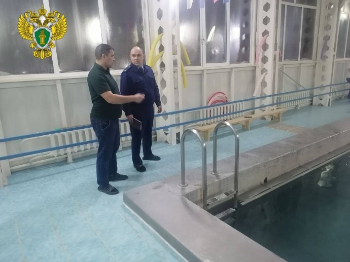 В Башкирии дети отравились парами хлора в бассейне В Башкирии дети отравились парами хлора в бассейне