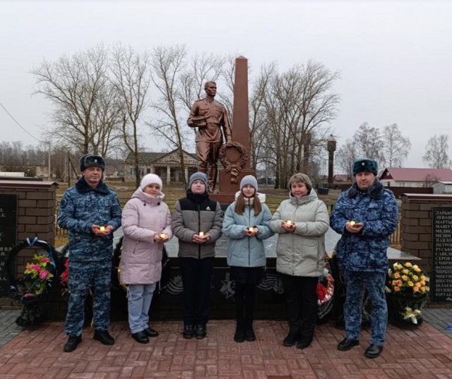 Сотрудники УФСИН по Мордовии почтили память неизвестных солдат Сотрудники УФСИН по Мордовии почтили память неизвестных солдат
