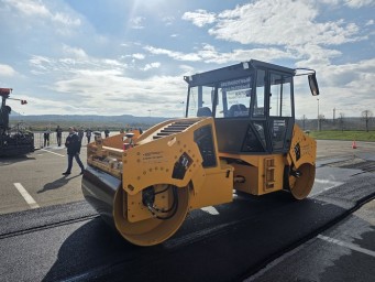 «Ростех» продемонстрировал автоматизированную технику для дорожного строительства