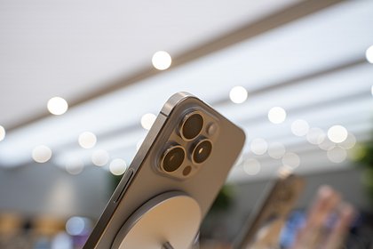 Россиянин вынес из магазина техники 51 iPhone за две минуты