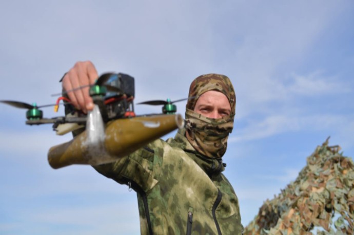 Бойцы спецназа «Ахмат» захватили украинский дрон, чтобы отправить его с «сюрпризом» к бывшим хозяевам Бойцы спецназа «Ахмат» захватили украинский дрон, чтобы отправить его с «сюрпризом» к бывшим хозяевам