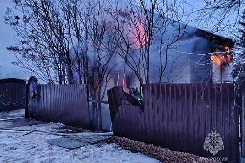 В Свободном после пожара в больницу доставили женщину