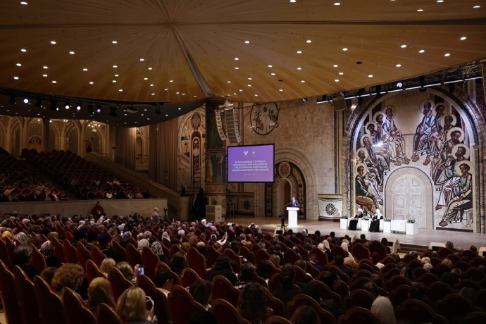 Патриарх Московский и всея Руси Кирилл впервые провел встречу с педагогами