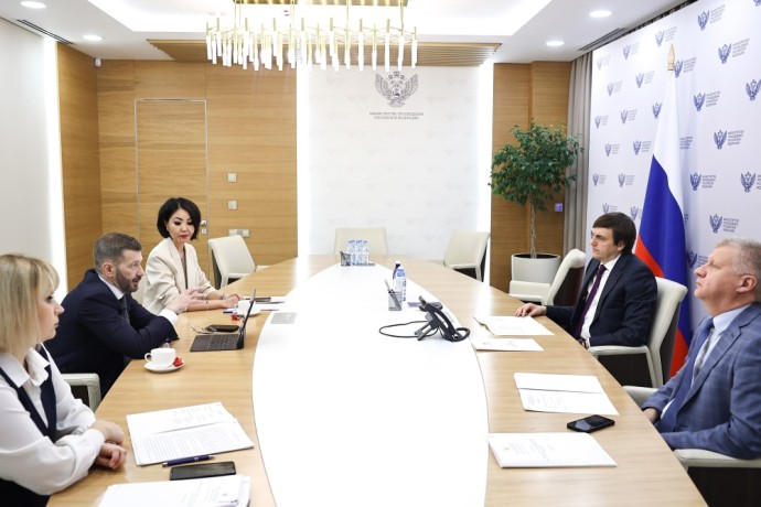 Сергей Кравцов обсудил с губернатором Чукотского автономного округа развитие дошкольного образования Сергей Кравцов обсудил с губернатором Чукотского автономного округа развитие дошкольного образования