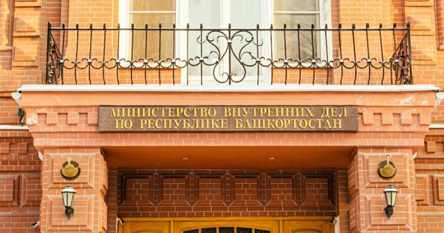 В Уфе таксист привез курьера мошенников в полицию В Уфе таксист привез курьера мошенников в полицию