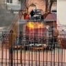 На улице Московской в Пензе полыхает легковой автомобиль