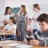 Почему дети подсаживаются на общение с нейросетью...