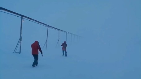 Суровые июль и август в Антарктиде: на станции Мирный бушевала буря
