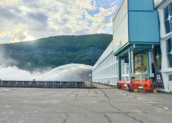 Зейская ГЭС вновь начала холостые сбросы