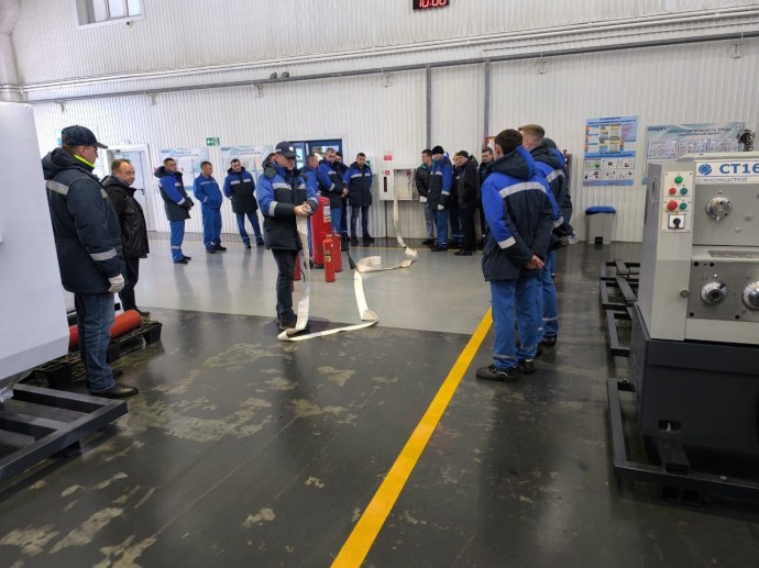 На станкостроительном заводе в Пензе провели масштабную противопожарную тренировку На станкостроительном заводе в Пензе провели масштабную противопожарную тренировку