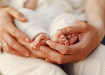 В Белогорске будут платить по сто тысяч рублей семьям, в которых родился четвертый ребенок
