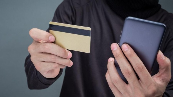 В Уссурийске задержан пассажир, похитивший деньги со счёта таксиста В Уссурийске задержан пассажир, похитивший деньги со счёта таксиста