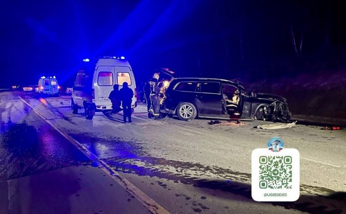 Неизвестный на Mercedes на Сахалине спровоцировал ДТП с 3 машинами, бросил 5 пострадавших и скрылся