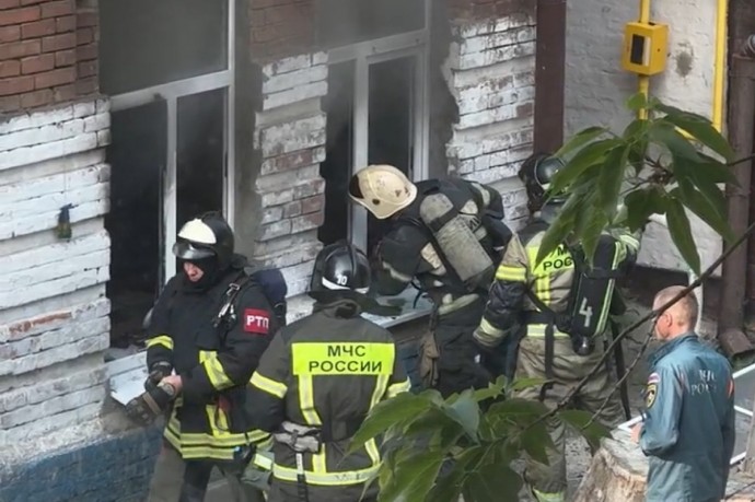 На Ереванской в Ростове произошел пожар в квартире, после чего эвакуировали 5 жильцов