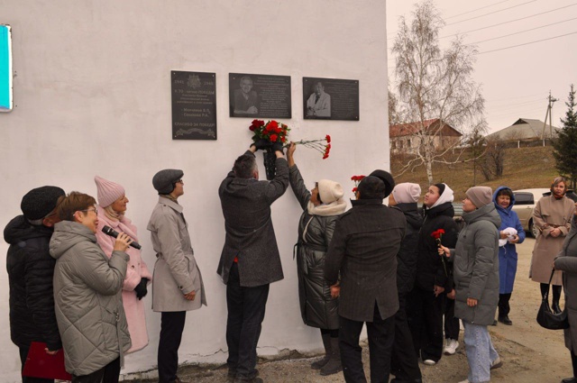 В районной больнице Бурятии увековечили имена двух врачей