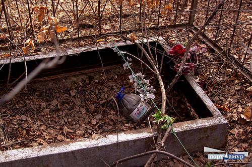 Свалку на кладбище убрали в амурском селе после вмешательства прокуратуры Свалку на кладбище убрали в амурском селе после вмешательства прокуратуры