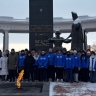 Молодогвардейцы сыграли в «РосКвиз «Непобедимый город» и в День освобождения Ленинграда возложили цветы к монументу погибшим воинам