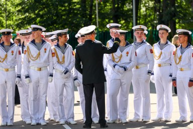 В СФ предложили ввести дополнительные выплаты для педагогов кадетских школ