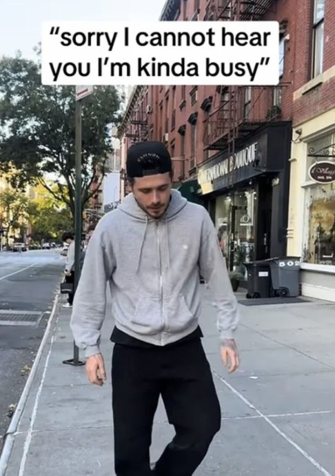 Сын Бекхэмов таинственно ответил тем, кто обвинил его в блокировке родителей