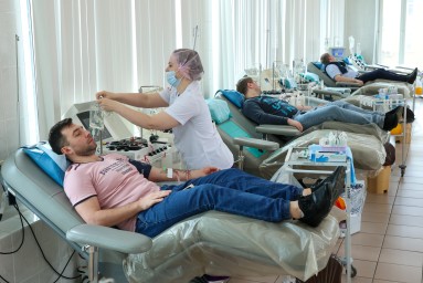 Типичный активный донор в РФ - мужчина около 38 лет с высшим образованием