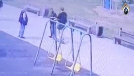 Следователь начал проверку после наезда электросамоката на пешехода в тульском сквере