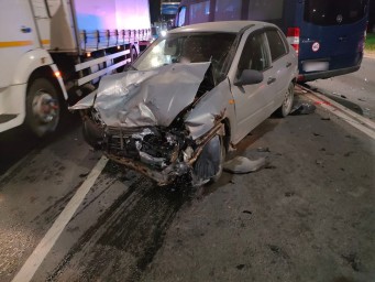 Два человека пострадали во время аварии с грузовиком в Костроме
