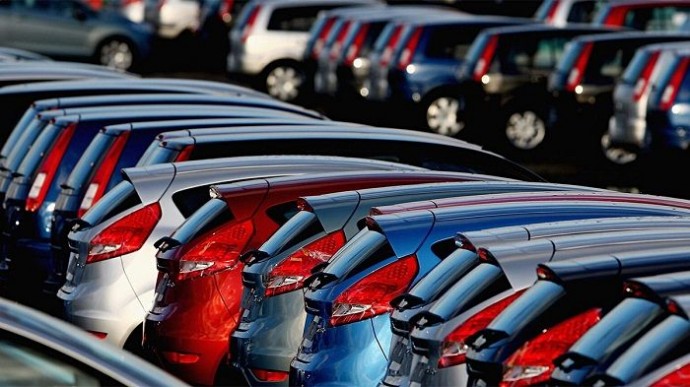 Минпромторг: продажи новых автомобилей в России с начала года сократились на 27%