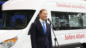 Денис Мантуров дал старт производству новой модели автомобиля «Соллерс» и передал автобус для многодетной семьи из Ингушетии